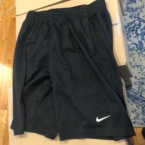 Nike basketball shorts Medium